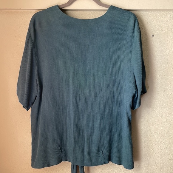 Vintage green short sleeve button blouse with tie detail by Sharon Anthony! - Picture 7 of 7